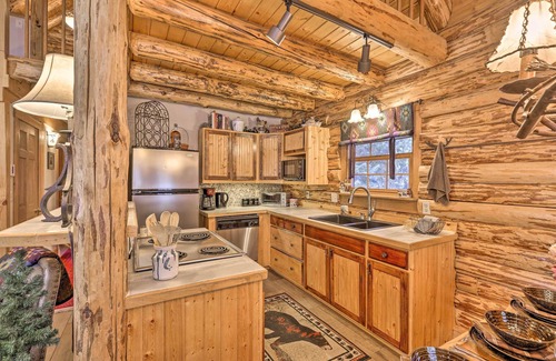 Blue River Cabin | Breckenridge Cabin w/Hot Tub: Ski & Hike!