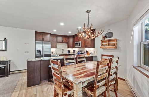 Four O'Clock Condo | Breckenridge Ski In Condo, Pool & Hot Tubs & Free Parking