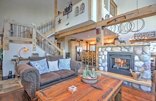 Quandary Village House | Breckenridge 'Sky Lodge' w/Hot Tub + Gas Grill!