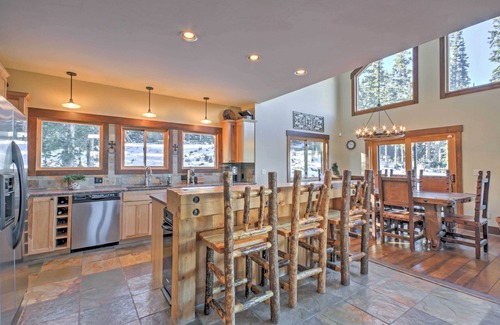 Quandary Village House | Breckenridge 'Sky Lodge' w/Hot Tub + Gas Grill!
