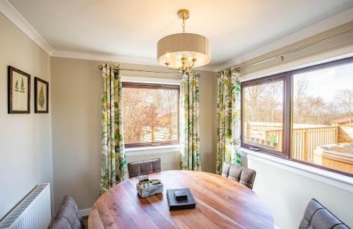 East Lewiston Apartment | Breckland House with Hot Tub