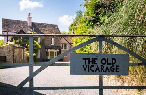 Crickhowell House | Brecon Beacons Old Vicarage, stunning garden & views
