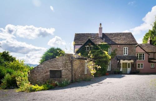 Crickhowell House | Brecon Beacons Old Vicarage, stunning garden & views