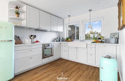 Kopperby House | Breeze 71 - Schwedenhaus, 1. Reihe am Wasser, Kamin, 3 Bäder, PKW E-ladesäule