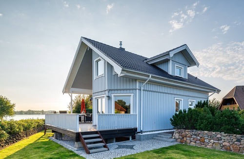 Kopperby House | Breeze 71 - Schwedenhaus, 1. Reihe am Wasser, Kamin, 3 Bäder, PKW E-ladesäule