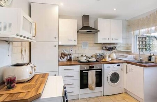 Headington Apartment | Breeze at Bohemian Haven