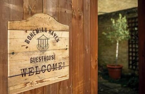 Headington Apartment | Breeze at Bohemian Haven