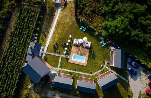 Teslui House | Breeze By The Lake - Cazare cu jacuzzi pe malul lacului