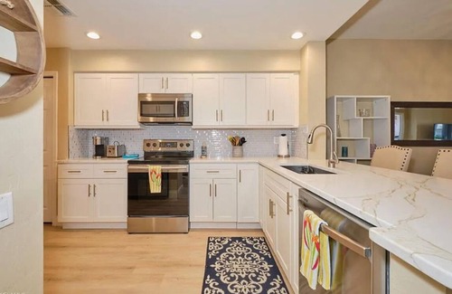 Tropical Cove Condo | Breeze On In to our 1st floor condo in Lexington Country Club, Ft Myers.