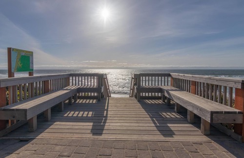 Lincoln Beach House | Breeze On Inn