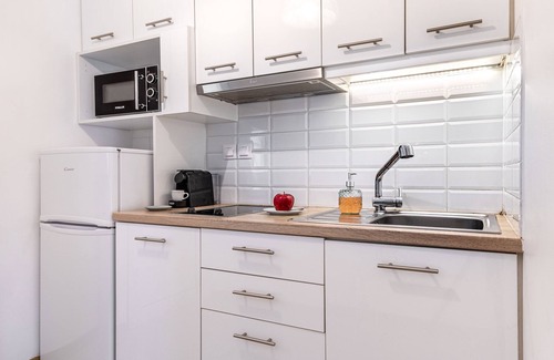 Vouliagmeni Apartment | Breeze One Bedroom Apartment by BluPine