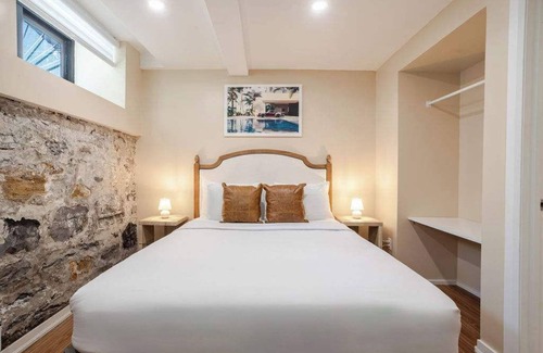 Gay Village Hotel | Breeze Queen – Village Comfort | YD7