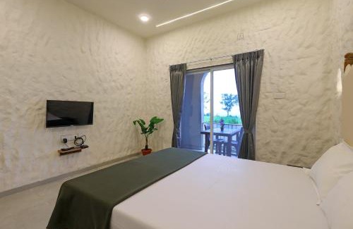 Panhala Hotel | Breeze Resort Panhala , Just 5 Minutes From Panhala!