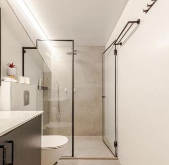 Kerem HaTeimanim Apartment | BreezHouse Jonah Beach 10 BR Underground Apartment