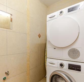 Kerem HaTeimanim Apartment | BreezHouse Jonah Beach 10 BR Underground Apartment