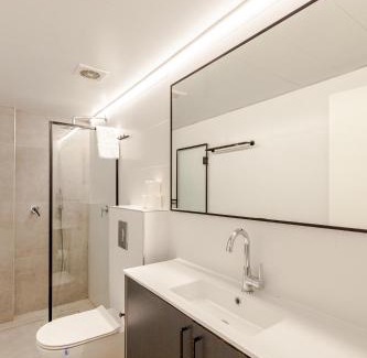 Kerem HaTeimanim Apartment | BreezHouse Jonah Beach 10 BR Underground Apartment