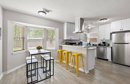 Spring Branch West House | Breezy 4 bedroom home minutes from Midtown!