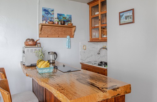 Punaluu Condo | Breezy Beachfront Getaway w180 degree Oceanview