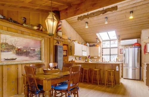 South Oceanside House | Breezy beachfront home with amazing views, gas fireplace, deck, WiFi, & grill