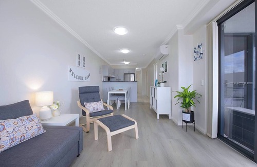 Southport Apartment | Breezy Beachside Enjoy Outdoor Fun and Relaxation