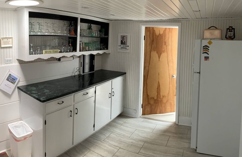 Bass Lake House | Breezy Cliff - Beautiful Lake Front House - 5+ BRs/3 sitting rooms/sauna/yoga