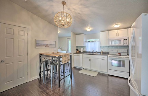 Lake Michigan Beach House | Breezy Coloma Getaway w/Grill - 1 Mi to Beaches!