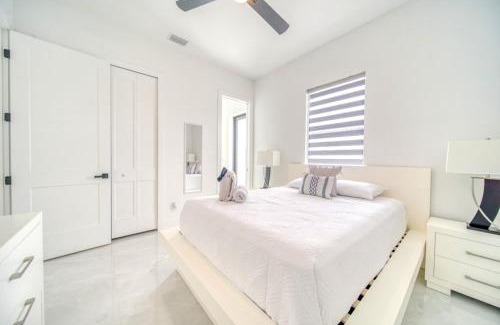 Mariner House | Breezy Coral Escape-Heated Pool