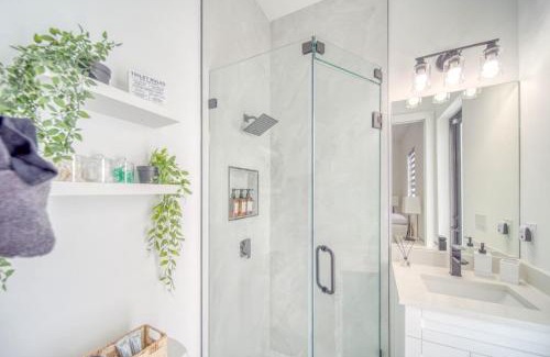 Mariner House | Breezy Coral Escape-Heated Pool