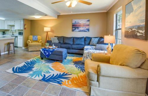 Wright House | Breezy Fort Walton Townhome about 5 Mi to Beach!