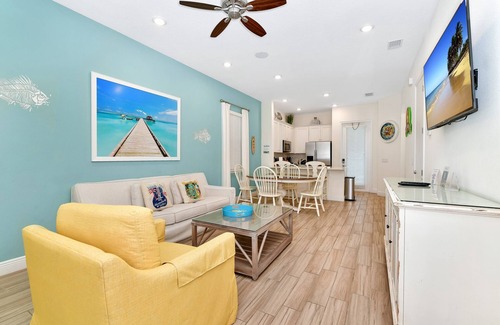 West Kissimmee Cottage | Breezy Green Cottage with Private Hot Tub near Disney with Margaritaville.