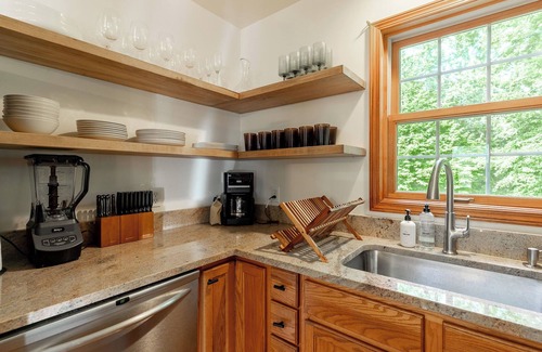 Mount Marion House | Breezy Hill: Private Cedar Cabin Oasis
