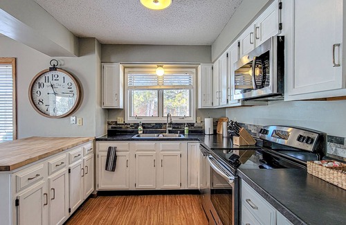 Bemidji Condo | Breezy Hills -Lake Bemidji, King bd, Kayaks, PB Trail!