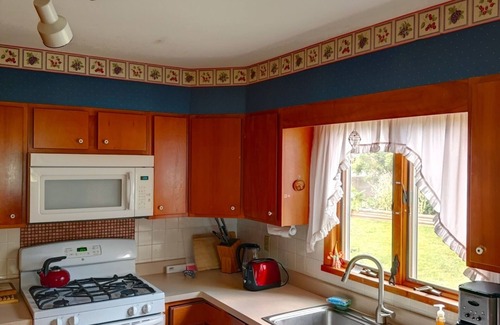 Seneca Falls House | Breezy Lake Front Living/One of a kind backyard/Fire pit/Kayaks/Nature/Wineries