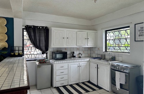 Corinthe House | Breezy Lucian Bliss 10 minutes from Centre Attractions!