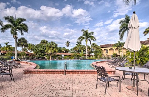 Naples Apartment | Breezy Naples Studio Condo with Screened Porch!