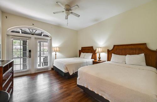 Naples Apartment | Breezy Naples Studio Condo with Screened Porch!