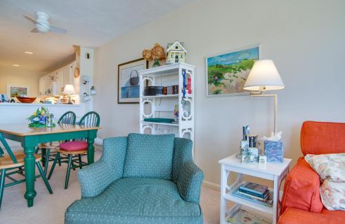 Oak Bluffs Apartment | Breezy Oak Bluffs Condo - Steps to Inkwell Beach!
