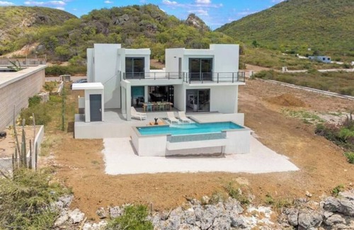 Lagun Apartment | Breezy Oceanview Studio with Pool