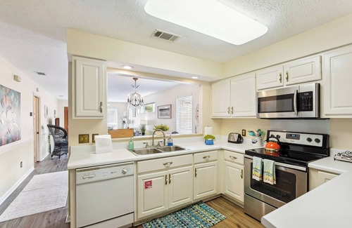 El Centro Beach House | Breezy PCB Vacation Rental w/Lanai, Walk to Ocean