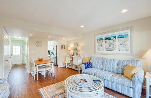 Pine Knoll Shores House | Breezy Pine Knoll Shores Escape Walk to Beaches!