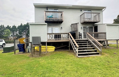 Deep Hole House | Breezy Retreat - Pet Friendly - Shared Dock - Linens and Towels Not Provided