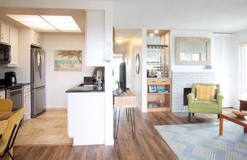 Del Mar Condo | Breezy Sailboat Villa: 1 block from beach!
