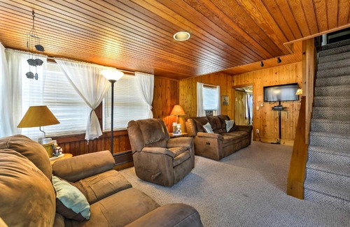 Ship Bottom House | Breezy Ship Bottom House with Yard and Beach Access!