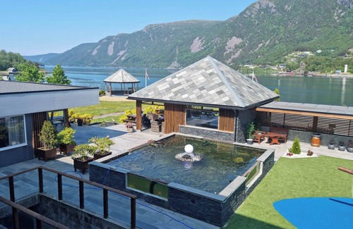 Svelgen Hotel | Bremanger Fjordhotell