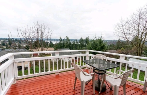 West Hills House | Bremerton charmer with a breathtaking view