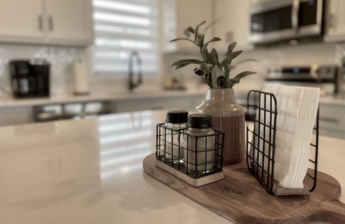 Penhook House | Brenda ✦ Hot Tub ✦ Gentle/Walk Slope to the Lake ✦ Stocked Kitchen ✦ King Beds