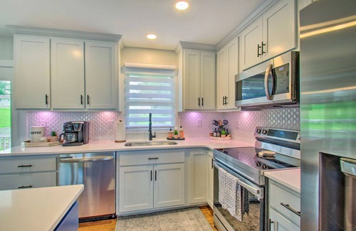 Penhook House | Brenda ✦ Hot Tub ✦ Gentle/Walk Slope to the Lake ✦ Stocked Kitchen ✦ King Beds