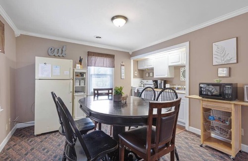 Goodlettsville House | Brenda Lee History 4BR Retreat | Pool, Hot Tub