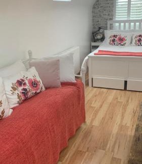 Birkenhead House | Brenda & Petes