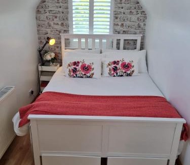 Birkenhead House | Brenda & Petes